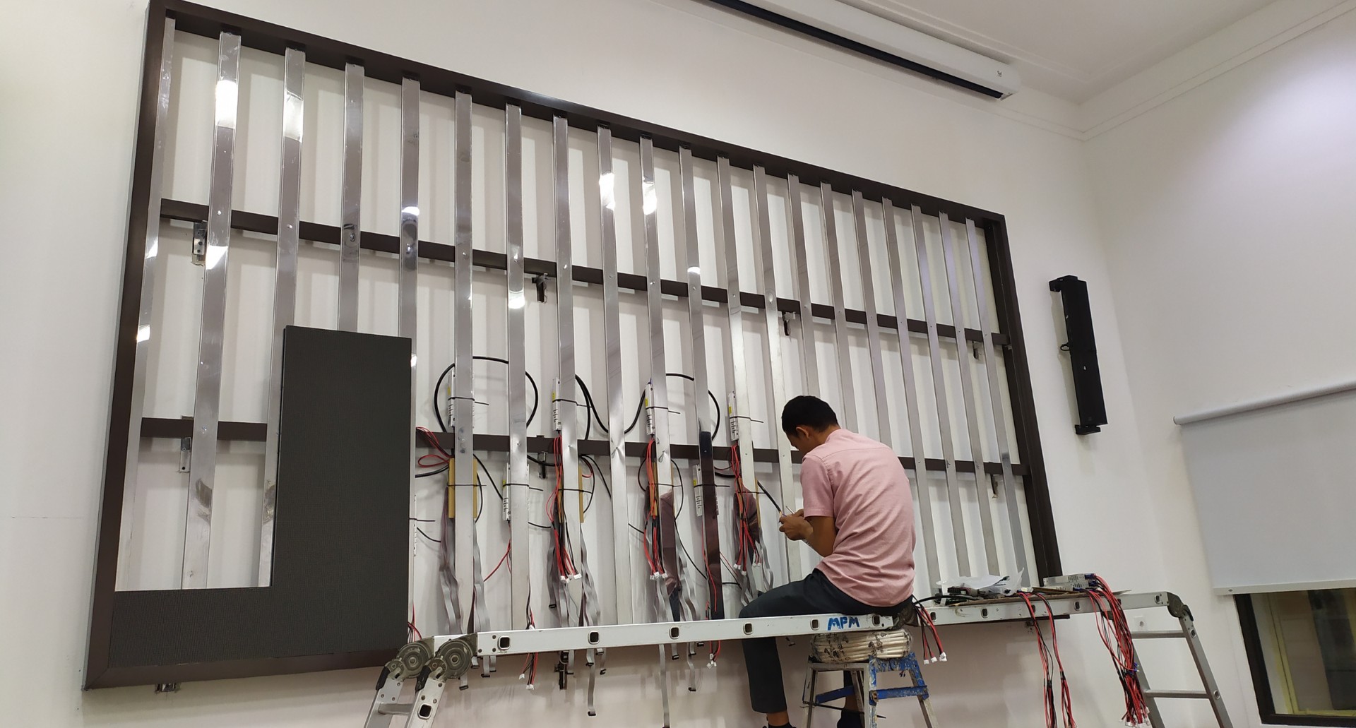 Pasokan dan instalasi unit PJUTS lengkap